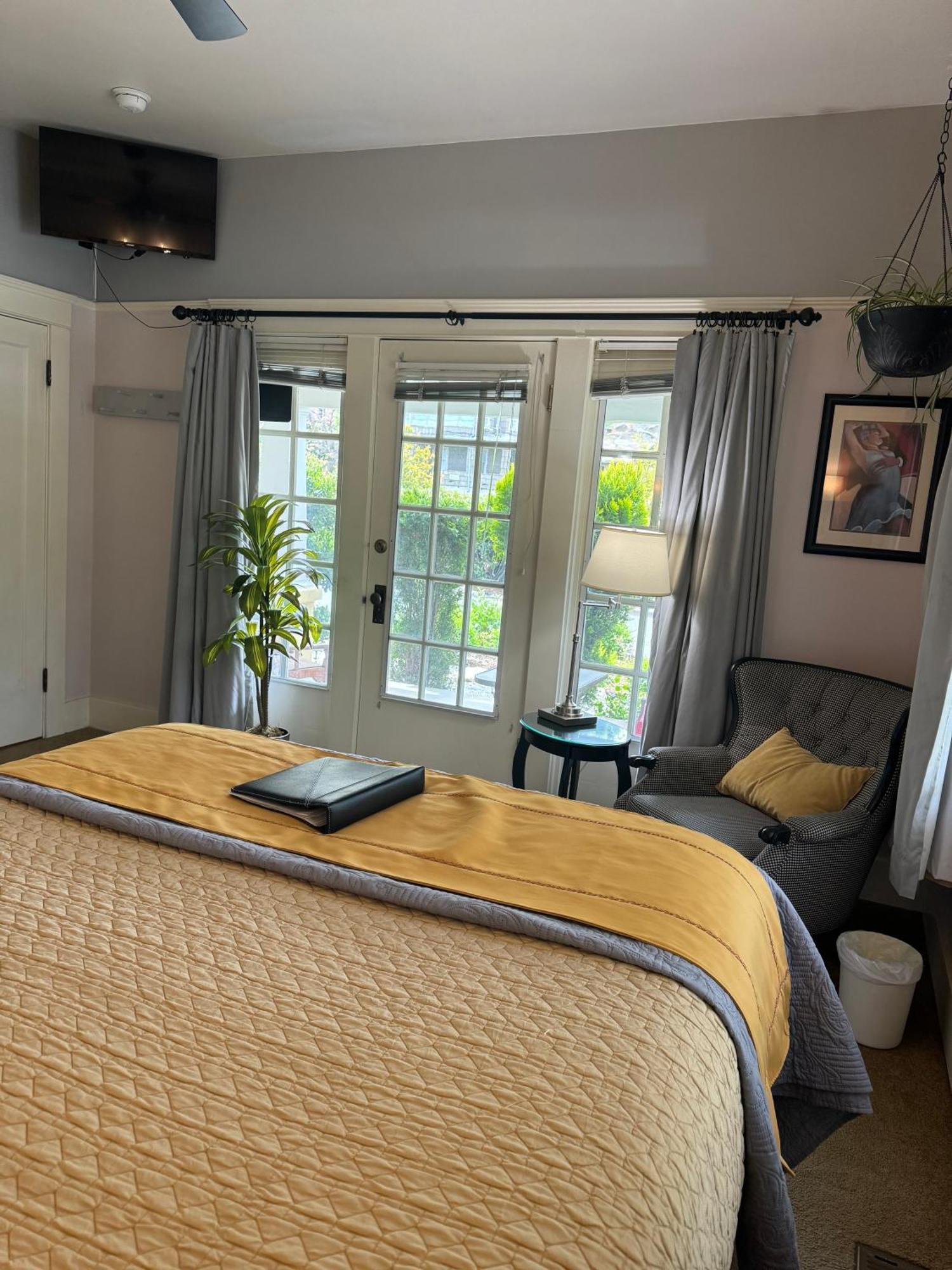 Bayberry Inn B&B And Oregon Wellness Retreat Ashland Bagian luar foto
